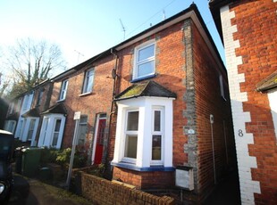 Semi-detached house to rent in Sycamore Road, Guildford GU1