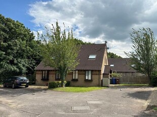 Semi-detached house to rent in The Magnolias, Bicester OX26