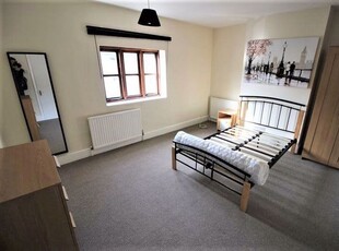 Shared accommodation to rent in Fully Furnished Double Room To Let, All Bills Inlcuded, Town Centre, Marlborough Street SN1