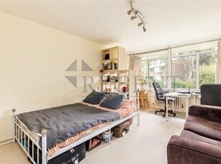 Studio apartment for rent in Maitland House, Churchill Gardens, Pimlico, SW1V