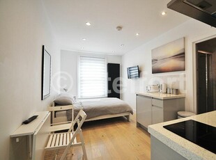 Studio flat for rent in Junction Road, London, N19