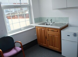 Studio to rent in High Street, West Bromwich B70