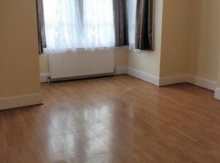 Studio to rent in Ingleby Road, Ilford IG1