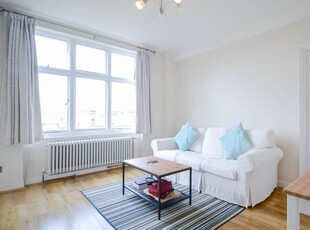 Sun-drenched 1-bedroom apartment for rent near Abbey Road in Westminster