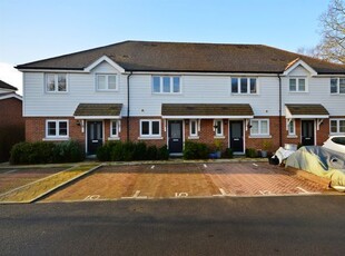 Terraced house to rent in 10 Longhurst Drive, Billingshurst, West Sussex RH14