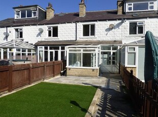 Terraced house to rent in Aire View Avenue, Bingley BD16