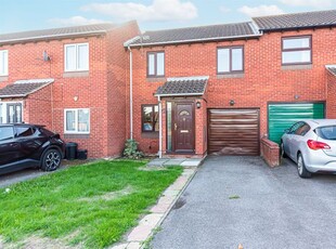 Terraced house to rent in Bridport Close, Lower Earley, Reading RG6