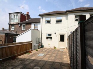 Terraced house to rent in Drummond Road, Guildford GU1