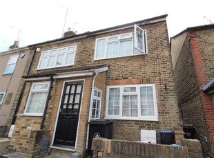 Terraced house to rent in Great Eastern Road, Warley CM14