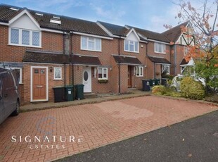 Terraced house to rent in Hawthorn Close, Abbots Langley WD5