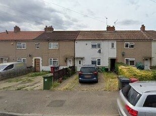 Terraced house to rent in Mead Avenue, Slough SL3