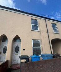 Terraced house to rent in North View, West Carr Lane, Hull HU7