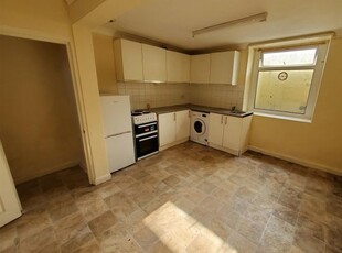 Terraced house to rent in St. Martins Street, Brighton BN2