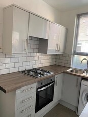 Terraced house to rent in Western Mount, Leeds LS12