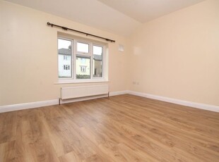 Terraced house to rent in Willow Road, Dartford DA1
