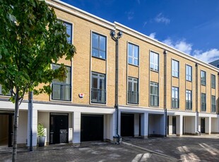 Town house for sale in Royal Terrace, Knights Quarter, Winchester SO22