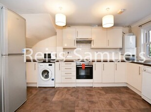 Town house to rent in Lockesfield Place, Isle Of Dogs, Docklands, London E14