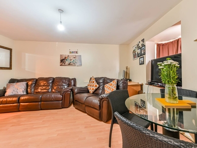 Flat in Acorn Way, Forest Hill, SE23