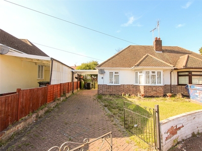 Blenheim Park Close, Leigh-on-Sea, Essex, SS9 2 bedroom bungalow in Leigh-on-Sea