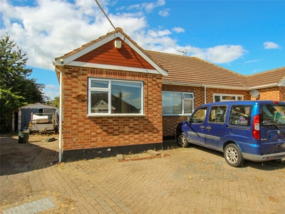 North Crescent, Southend-on-Sea, Essex, SS2 2 bedroom bungalow in Southend-on-Sea