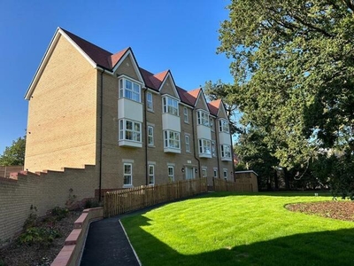 2 Bedroom Flat For Sale In Hoddesdon, Herefordshire