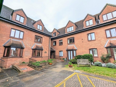 1 bedroom retirement property for sale in Chelmsford Road, Shenfield, Brentwood, CM15