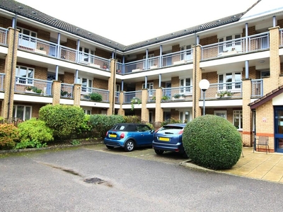 2 bedroom apartment for sale in Minster Court, LN4