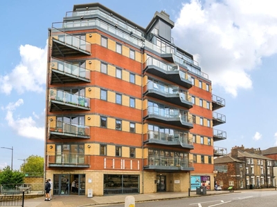 2 bedroom apartment for sale in Thorngate House, St. Swithins Square, Lincoln, Lincolnshire, LN2