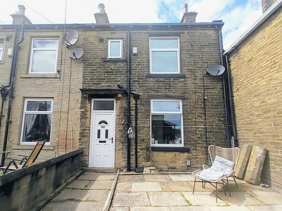 2 bedroom end of terrace house for sale in Clayton Lane, Clayton, BD14