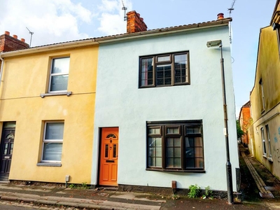 2 bedroom terraced house for sale in Swindon, Wiltshire, SN1