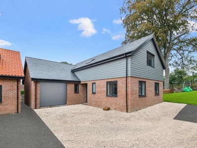 3 bedroom detached house for sale in Bury St. Edmunds, Suffolk, IP33