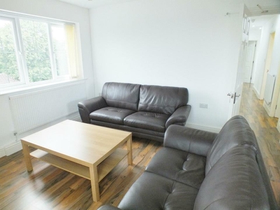 3 bedroom flat for rent in Flat 4, Bawas Place, 205 Alfreton Road, Radford, Nottingham, NG7 32W, NG7