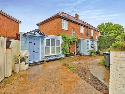 3 bedroom semi-detached house for sale in Beecheno Road, Norwich, NR5