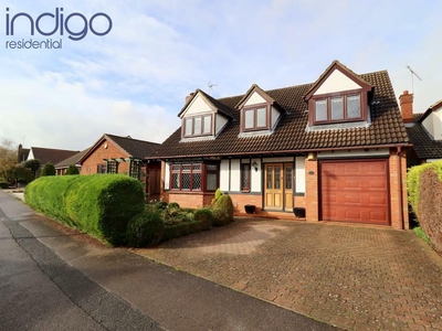 4 bedroom detached house for sale in Leamington Road, Barton Hills, Luton, Bedfordshire, LU3 3XF, LU3