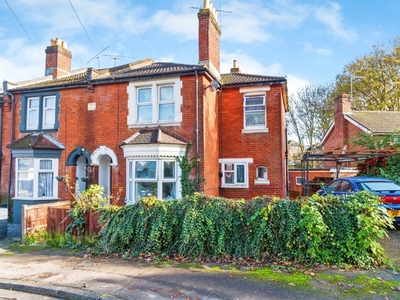 4 bedroom semi-detached house for sale in Woodside Road, Portswood, Southampton, Hampshire, SO17