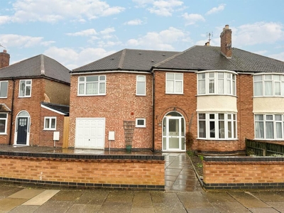 5 bedroom semi-detached house for sale in South Kingsmead Road, Leicester, LE2