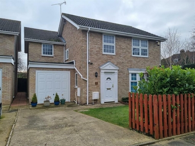 7 bedroom detached house for rent in Harkness Drive, Canterbury, CT2