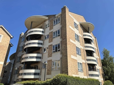 2 bedroom flat for sale in Branagh Court, Reading, RG30
