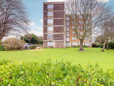 2 bedroom flat for sale in Crescent Road, Worthing, BN11