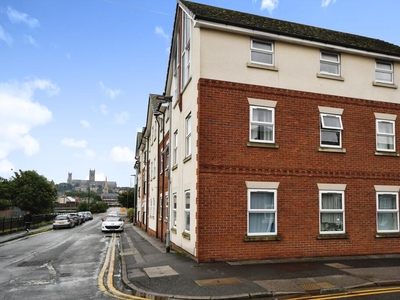 2 bedroom flat for sale in Portland Street, Lincoln, Lincolnshire, LN5