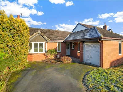 3 bedroom bungalow for sale in Garsdale Fold, Collingham, Wetherby, West Yorkshire, LS22