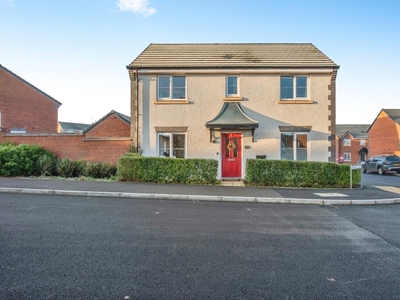 3 bedroom detached house for sale in Cheviot Close, Worcester, WR3