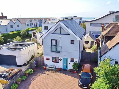 3 bedroom detached house for sale in Eirene Road, Goring-by-Sea, Worthing, West Sussex, BN12
