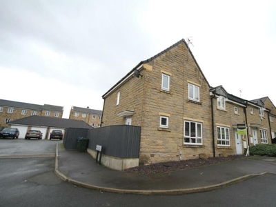 3 bedroom town house for sale in Myers Close, Idle,, BD10