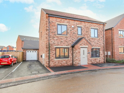 5 bedroom detached house for sale in Parr Drive, Armthorpe, Doncaster, DN3