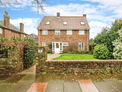 6 bedroom detached house for sale in Forest Road, Worthing, BN14