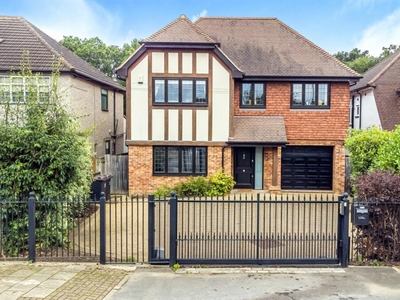 6 bedroom detached house for sale in Hayes Chase, West Wickham, BR4