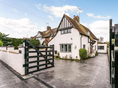 2 Bedroom Detached House For Sale In Maidenhead