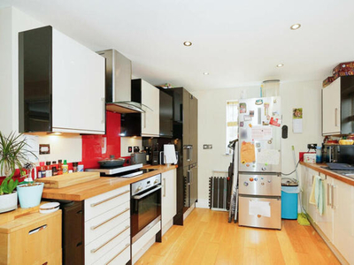 2 Bedroom Ground Floor Flat For Sale In Highworth