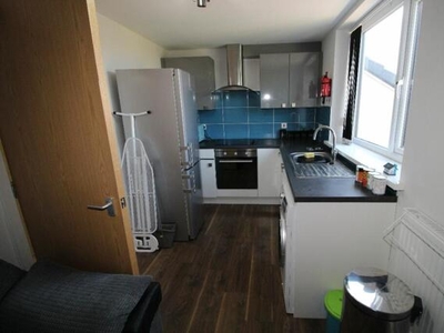 3 Bedroom Apartment For Rent In Flat, Preston